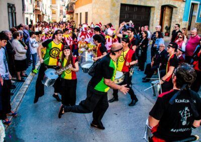 Cabalgatas con la batucada Kumkumtrà
