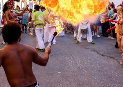 zancudos y capoeira con la batucada kumkumtrà