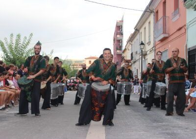 Ritmo africano con boato de la batucada kumkumtrà en moros y cristianos