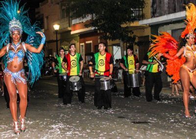 Bailarinas Brasileñas con la batucada kumkumtrà