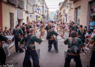 Ritmo africano con boato de la batucada kumkumtrà en moros y cristianos
