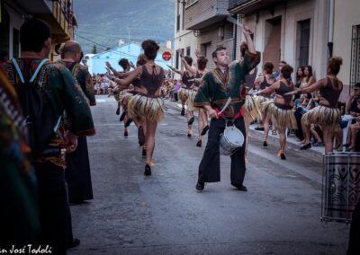 Ritmo africano con boato de la batucada kumkumtrà en moros y cristianos