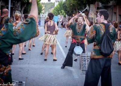 Ritmo africano con boato de la batucada kumkumtrà en moros y cristianos