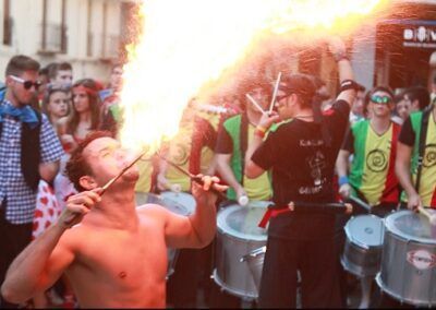 zancudos y fuego con la batucada kumkumtrà