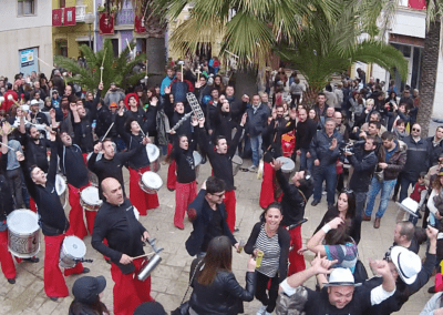 Cabalgatas con la batucada Kumkumtrà